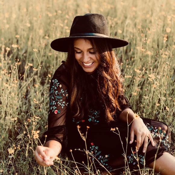 Meet your Posher, Alani - Picture 1 of 1